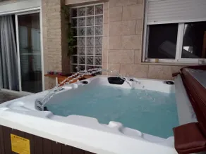 Jacuzzi| 6Pax | Queen bed| A/C| Fast Wifi| Pets F. - Image 5