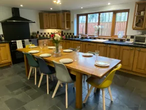 Spacious Coastal Home. Great for Families & Groups - Image 3