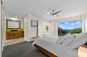Spacious retreat with ocean views - Image 5