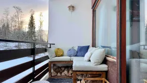 Le Refuge du Trappeur, view and wood-burning stove - Image 4
