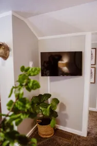 Updated cozy farmhouse - Image 4