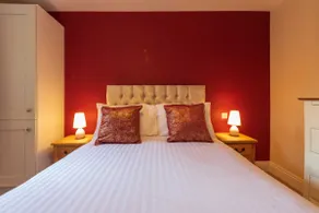Diamond House Apartments - Image 4