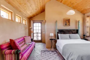 La Biblioteca: Eclectic Cottage in OKeeffe Country - Image 2