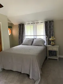 Cozy Cottage off Main Street in Grafton - Image 2