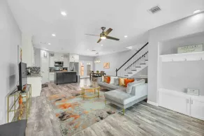 🍊 Home Away from Home Minutes from Downtown - Image 3