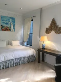 LUXURY , FULL OF LIGHT, RENOVATED BIG 1BEDROOM - Image 2