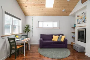 Neu mit gemütlichem Kamin: Alberta Arts SilverStar Cottage im Nordosten von Portland. - Image 3