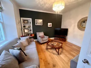 Beautiful 3-Story Townhouse in Central Lerwick - Image 2