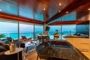 The Quarry, Beachfront sub penthouse 150m to clubs - Image 5