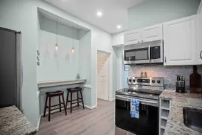 Beautiful Downtown Apartment on Thames Street, Walk to Everything - Sleeps 6 - Image 5