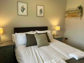 Silver Stag Properties, 3 BR Sandstone Lodge - Image 2