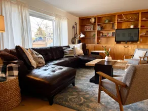 Hilltop Home in The Gorge - Image 5