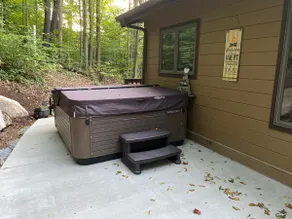Camp Hope Lake House with hot tub - Image 4
