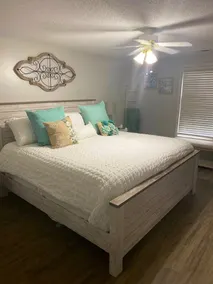 “Peaceful Retreat” 2 BR/ 1 Bath Bungalow. Sleeps 6 - Image 2