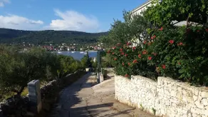 A2 modern apartment with garden, 80m from beach - Image 3