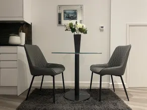 Newly Refurbished Designer 2BR w/ Free Parking - Image 4