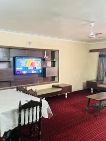 Cozy 4-bedroom rental apartment with free parking - Image 2
