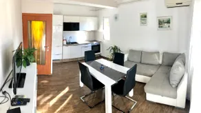 Formenti - spacious ap. -big balcony & marina view - Image 3