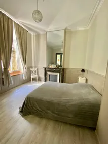 Large character apartment with exterior - Image 3