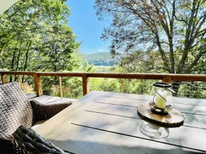 The Woodland House|comfy mtn home, hot tub, view - Image 5