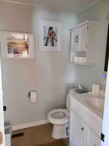 Adorable Year Round Cottage - Walk to Town! - Image 2