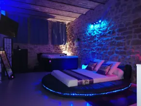 Love Dreams private hot tub naughty room option - Image 2