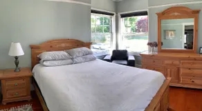 Entire Heritage Apartment w City & Mountain Views - Image 5