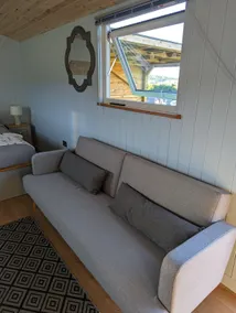 Red darren luxury hut - Image 5
