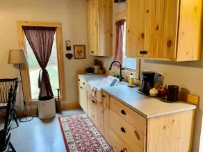 Cozy Cottage 1-BR Private Screened Porch - Image 3