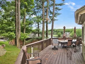 Relax ON the Lake! Stunning Views w/Hot tub, Boats - Image 2