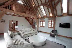 Barn 2 Horsham -16 Miles Gatwick -stunning Barn - Image 4