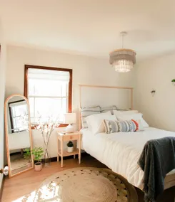 Central Chic Cal Heights Guesthouse + Private Yard - Image 2