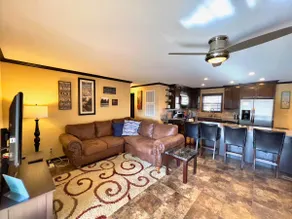 Lakeshore Getaway - Image 2