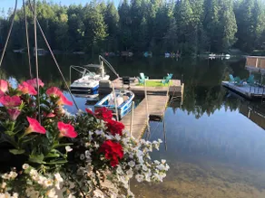 Cozy Lakefront Cottage - Image 5