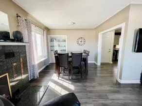 Modern Stunning 3-Bedroom House with Spacious Deck - Image 4