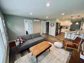 Portside - Newly Renovated Downtown Cottage - Image 2