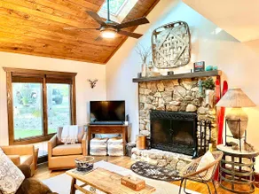 Cozy 3BR/2BR+Fire table+Foosball - Image 2
