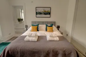 Bright City Apt - King Bed - Parking & Wi-Fi - Image 4