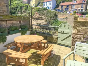 Sleeps 8 -Garden -Dog Friendly - Ravenscraig House - Image 2