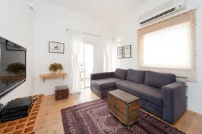 Stylish Apt w/ Charming Balcony in the Very Center - Image 3