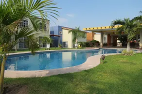 Very comfortable ”Velero” house, swimming pool, lake view - Image 3