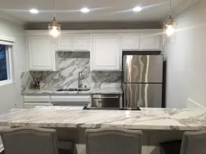 Walk to Beach 2 Bed/2 Bath with Steam Room - Image 3