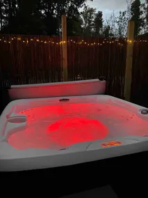 NEW HOME Hot Tub~Gourmet Kitchen~King Bed~Goats! - Image 4