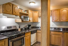 Lakefront 2 bedroom retreat - Image 4