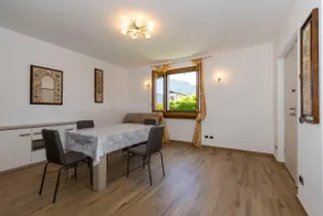 Apartamento con terraza y jardín | Vistas a la montaña - Image 3