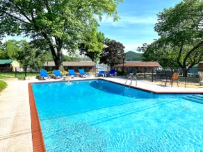 Views! Lakefront, fire pit, pool, quiet escape - Image 2