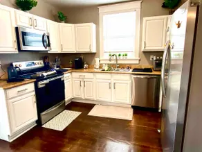 Cute Uptown Duplex - Image 5