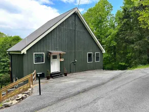 A-frame house (.3 miles) to Center Hill Marina - Image 3