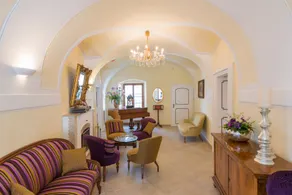 Modern, Central Apartment with Vineyard Views - Image 5