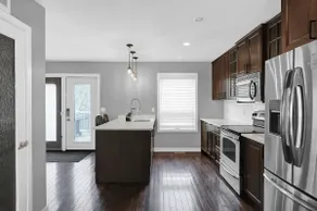 Spacious gem near RCMP. Walk to stadium! - Image 4
